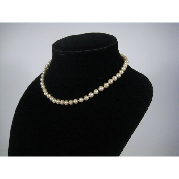 Imitation Pearls Beaded Necklace 16 inch Goldtone Fish Clasp Vintage Strand - Picture 6 of 10